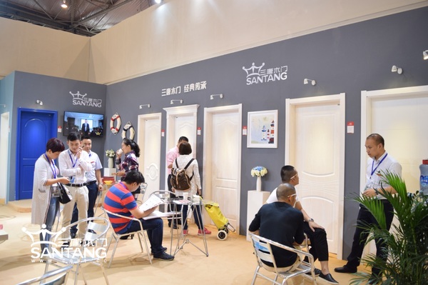 重庆三唐木门：2016西部门窗展展会参展者众多